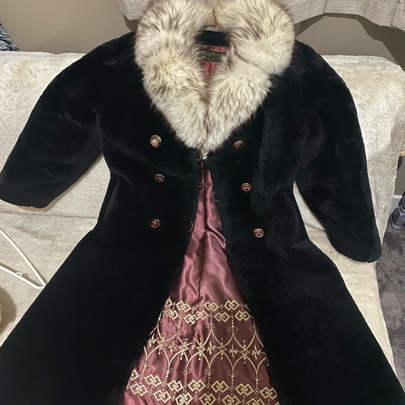 Fox Fur Coat - Picture 4 of 5
